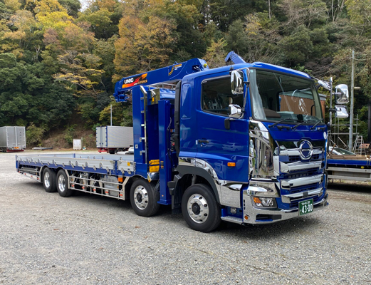 大型低床セルフクレーン付